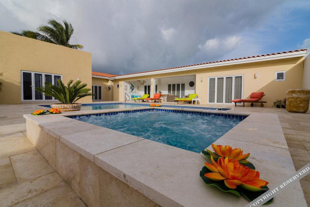 Aruba'S Bakval Suites Экстерьер фото