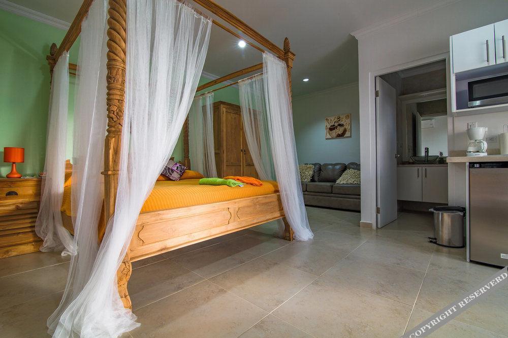 Aruba'S Bakval Suites Экстерьер фото
